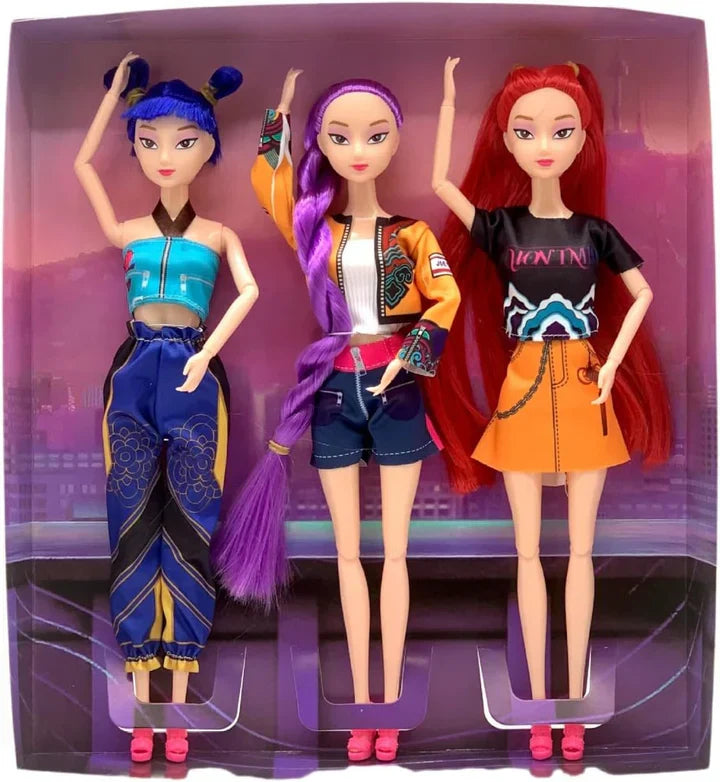 KPOP DEMON HUNTERS – SET DI 3 BAMBOLE CACCIATRICI DI DEMONI K-POP (11,5"/30 CM)